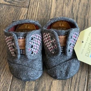 Toms baby shoes
